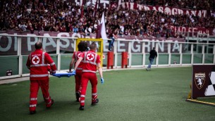 Torino-Inter, partita interrotta per soccorsi a un tifoso: cos'è successo
