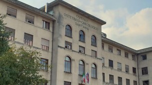 Torino, polemica su 'stanza ascolto' per donne in gravidanza: "Attacco alla loro libertà"