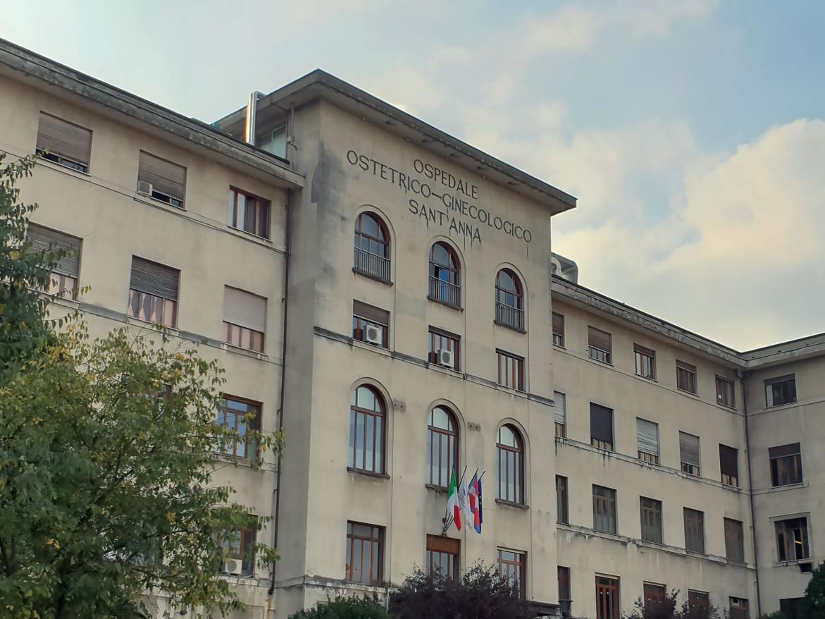Torino, polemica su 'stanza ascolto' per donne in gravidanza: "Attacco alla loro libertà"