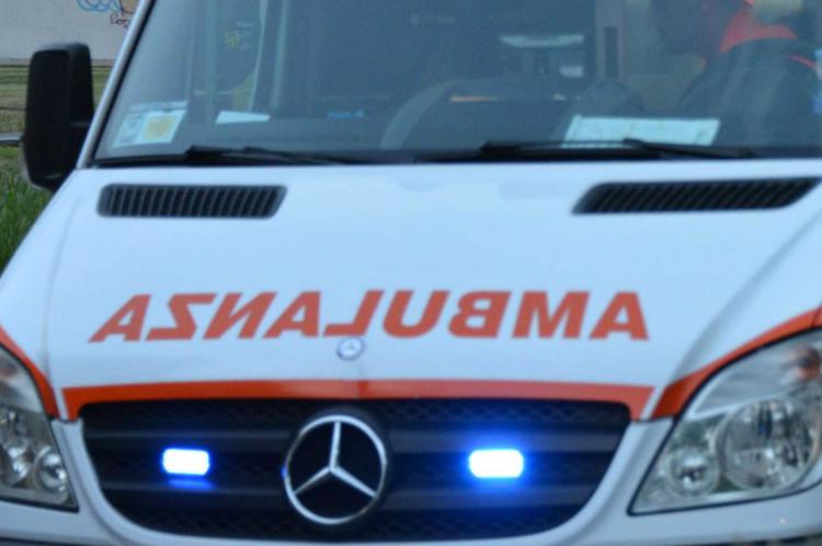 Torino, si schianta auto con 4 giovani: 18enne muore carbonizzato