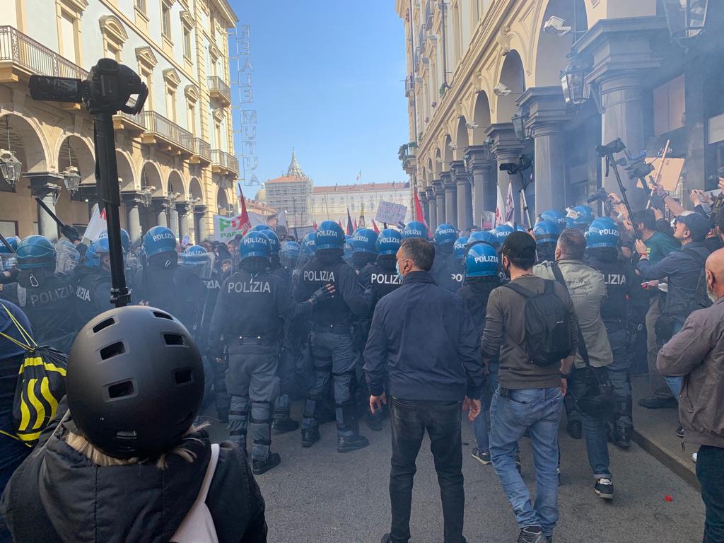 Torino, tensione a corteo 1 maggio