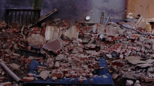 Torna dalle vacanze e trova la sua casa demolita: "Hanno sbagliato indirizzo"
