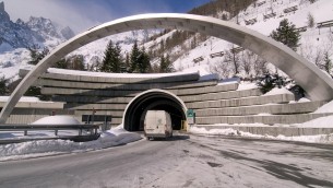 Traforo Monte Bianco, lavori slittano di un anno