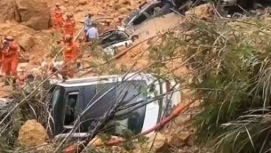 Tragedia in Cina, crolla carreggiata in autostrada: 24 morti