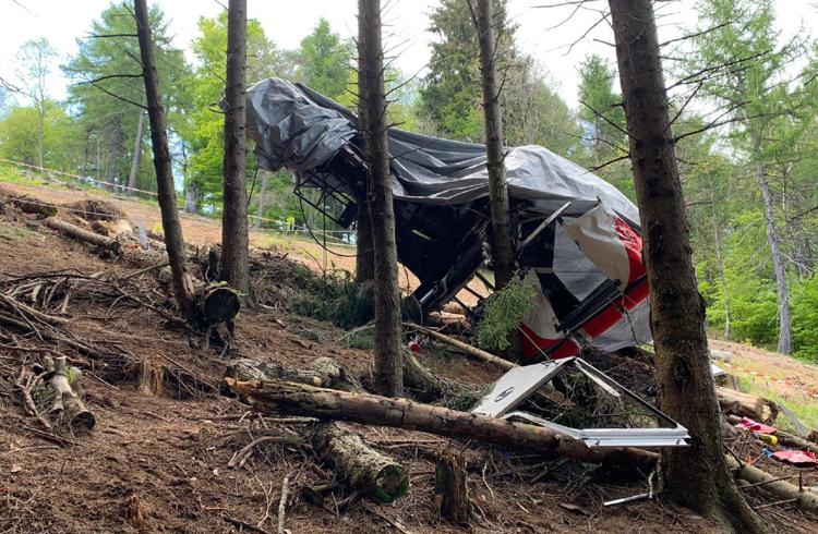 Tragedia Mottarone, perizia: "3 fili lesionati, pezzo cabina andava cambiato"