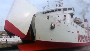 Traghetto urta banchina a Portoferraio, 3 feriti lievi
