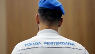 Trapani, violenze e abusi in carcere: arrestati 11 poliziotti penitenziari e 14 sospesi