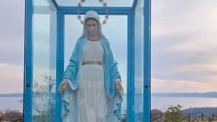 Trevignano, la Madonna piange sangue
