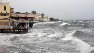 Trombe d'aria e nubifragi a Ischia, danni e disagi