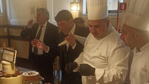 Troppe code alla buvette e al ristorante, Senatori fanno scattare i controlli