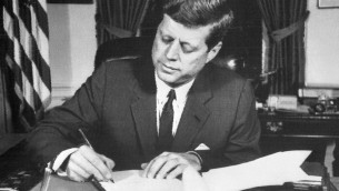 Trump: "80mila documenti sull'omicidio di JFK saranno pubblicati"