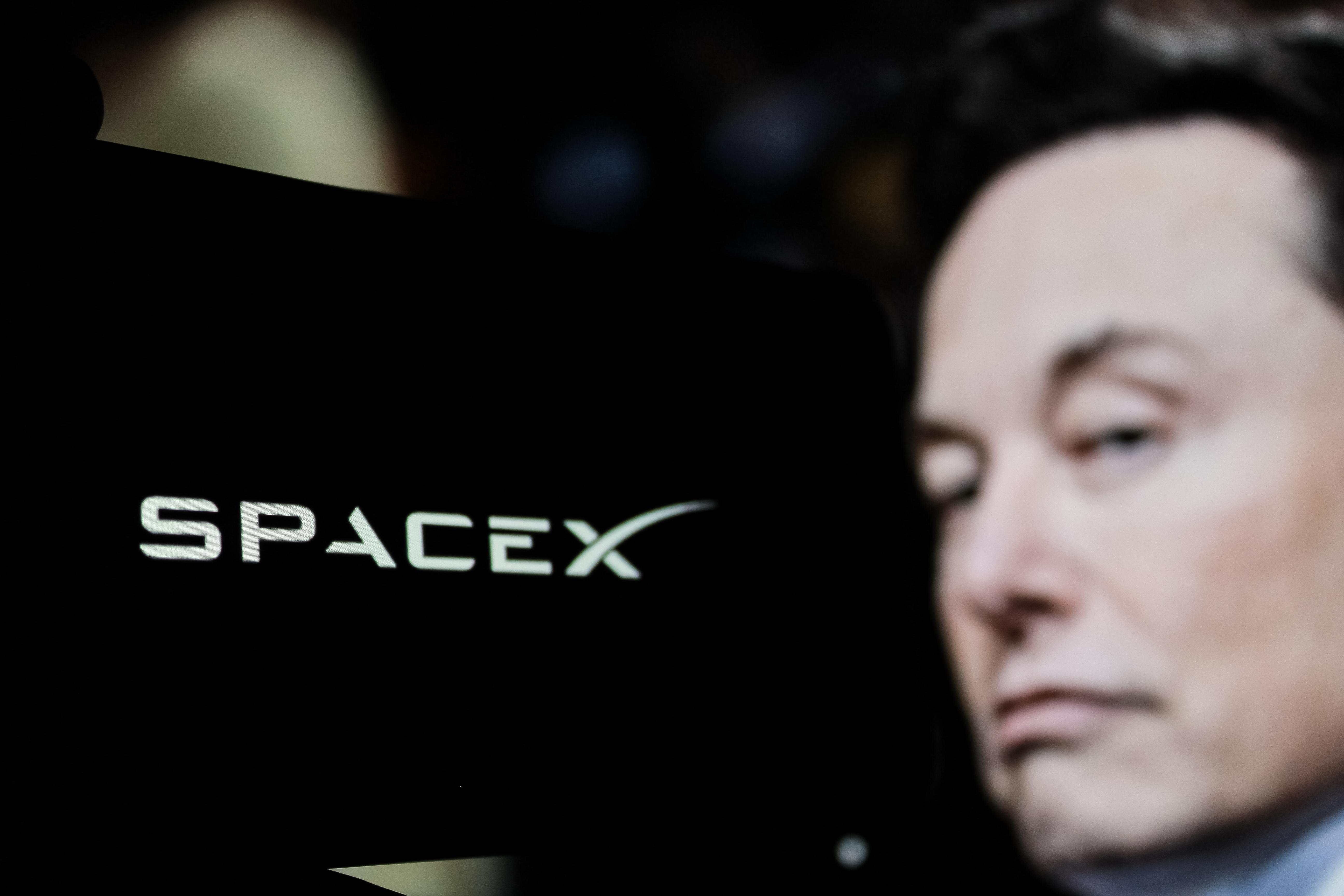 Trump a Musk e SpaceX: "Andate a recuperare astronauti abbandonati nello spazio"