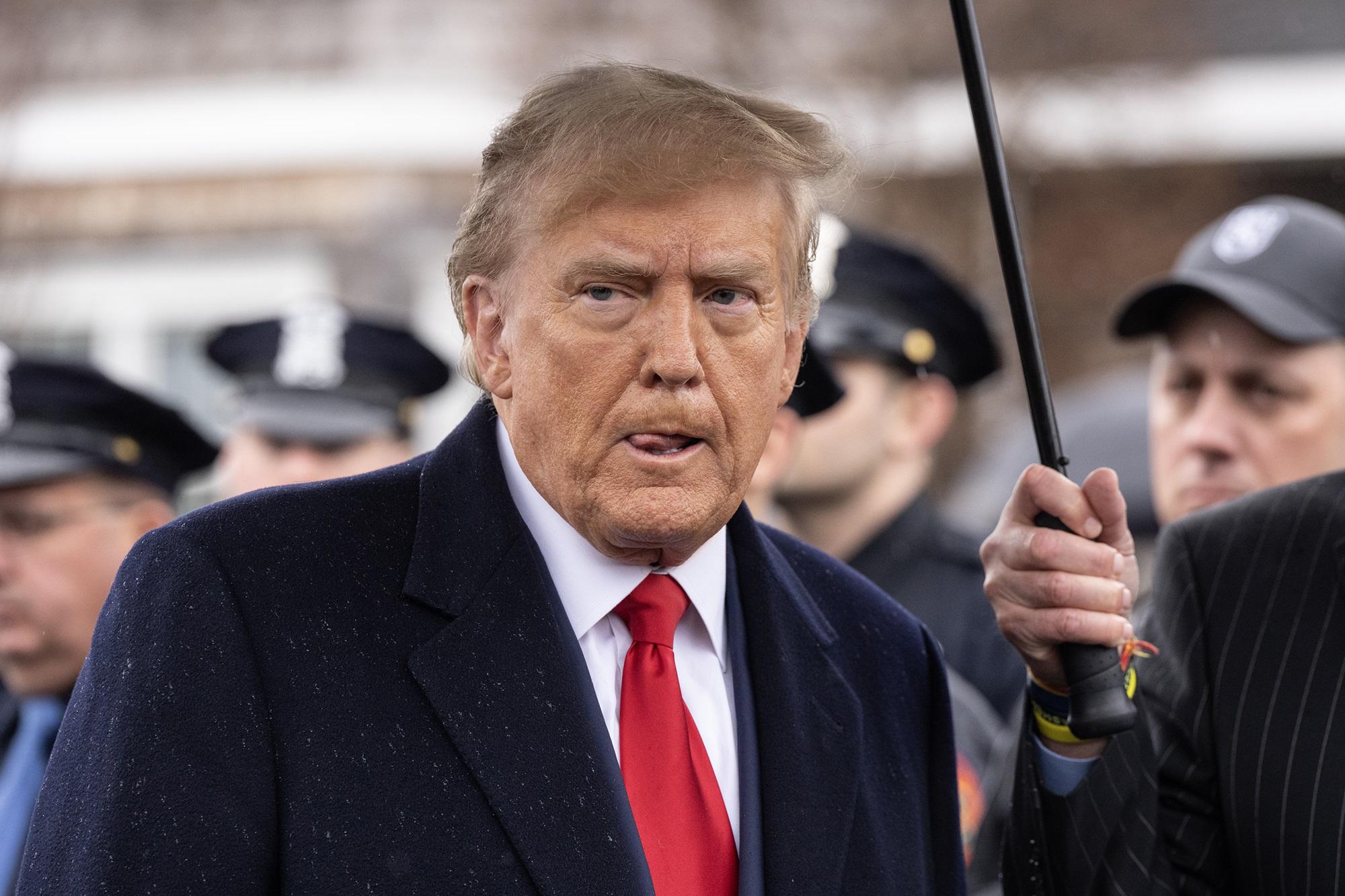 Trump ai big del petrolio: "Datemi un miliardo, batto Biden e divento presidente"