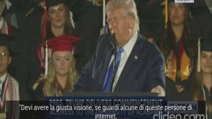 Trump ci ricasca: "I signori di internet mi baciano il culo" - Video