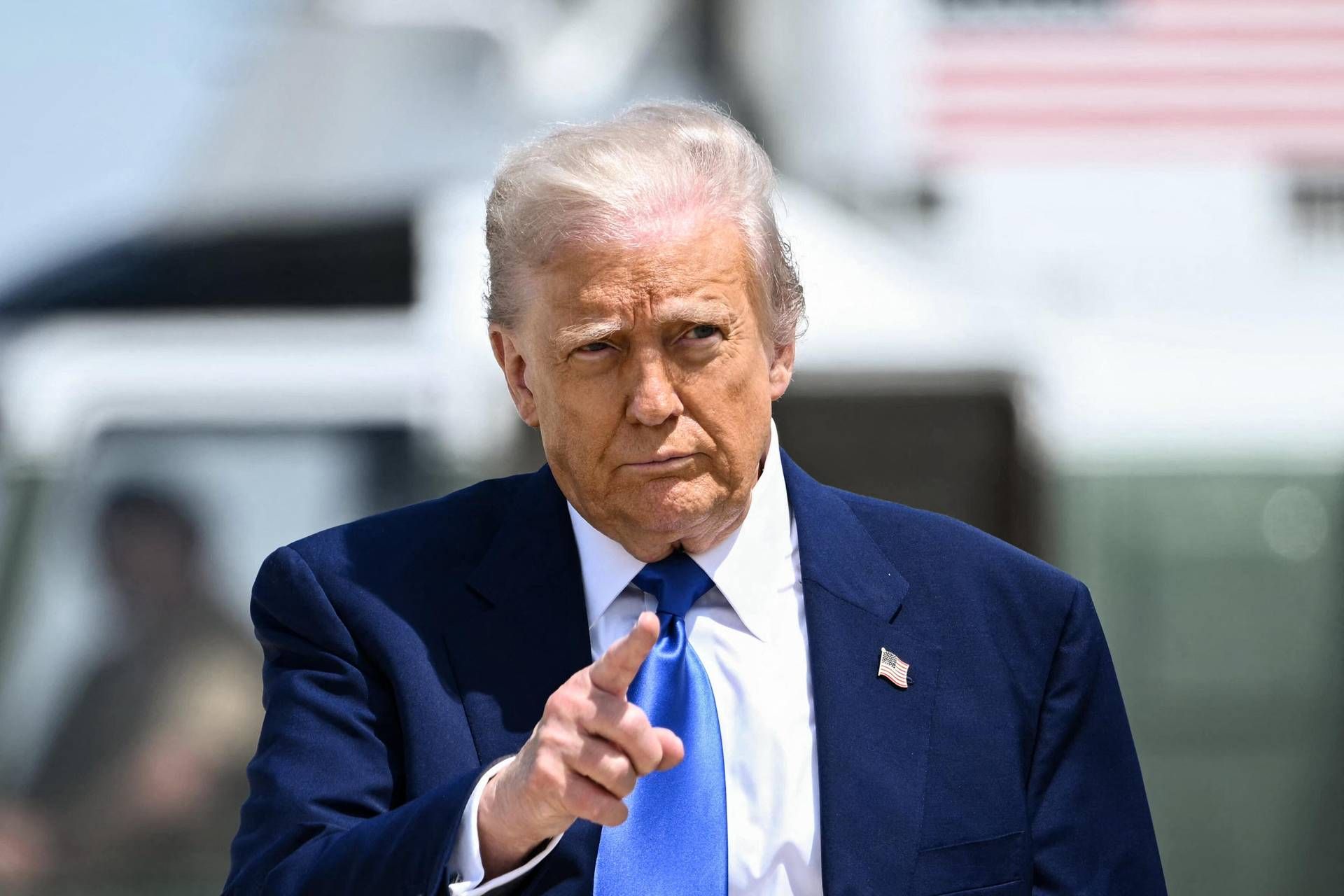 Trump congela nuovi dazi per Ue fino al 9 luglio