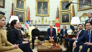 Trump contro le agenzie di stampa, i contratti di Ap, Reuters e Bloomberg diventano un caso