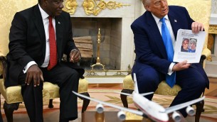 Trump e il "genocidio dei bianchi" in Sudafrica: agguato con video a presidente Ramaphosa