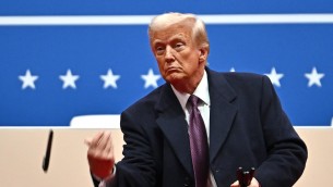 Trump, ecco il vero cerchio magico: dalla 'ragazza di ghiaccio' alla 'stampante umana'