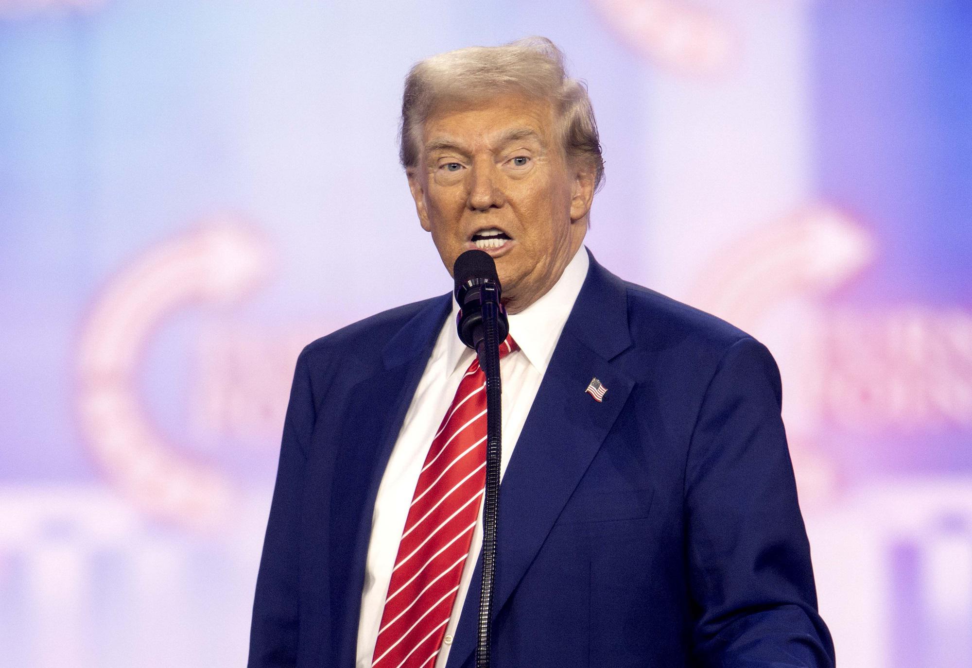 Trump, ecco la 'prima agenda': "Via alle deportazioni di immigrati illegali"