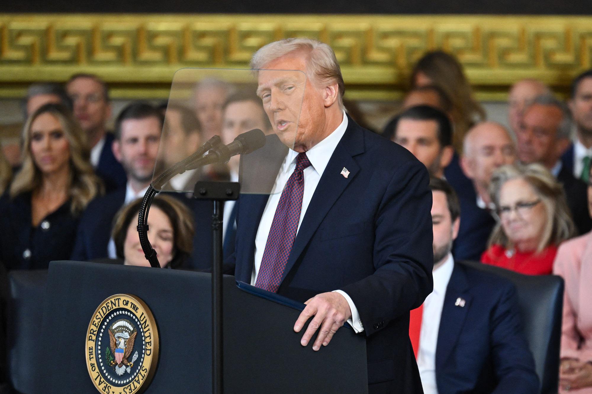 Trump giura da presidente Usa, il discorso: "Età dell'oro dell'America inizia ora"