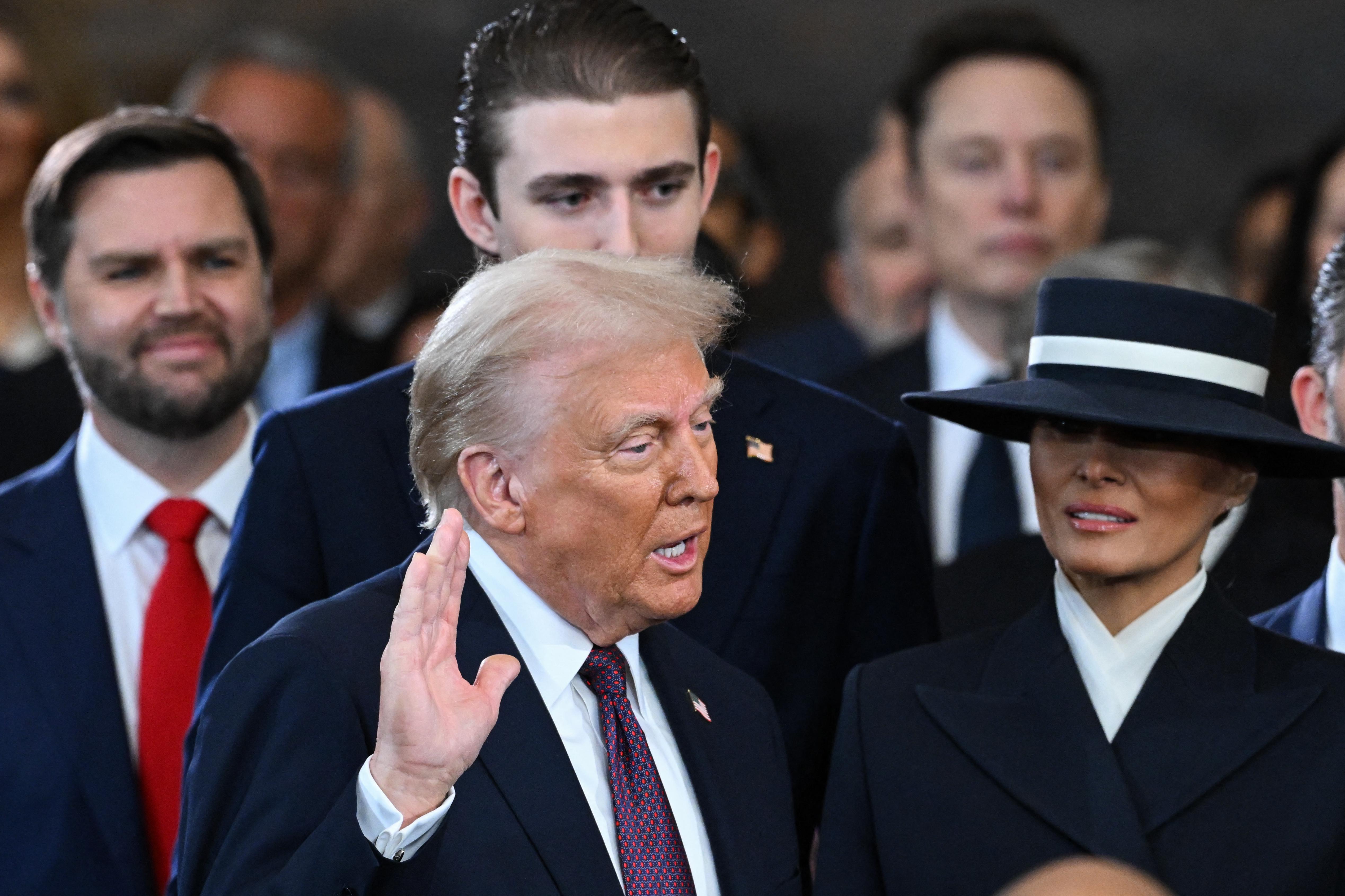 Trump ha giurato, è il nuovo presidente degli Stati Uniti: "Inizia età dell'oro" - La diretta