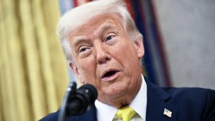 Trump: "Houthi annunciano stop combattimenti, Usa fermeranno i raid"