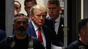 Trump in arresto, niente foto segnaletiche