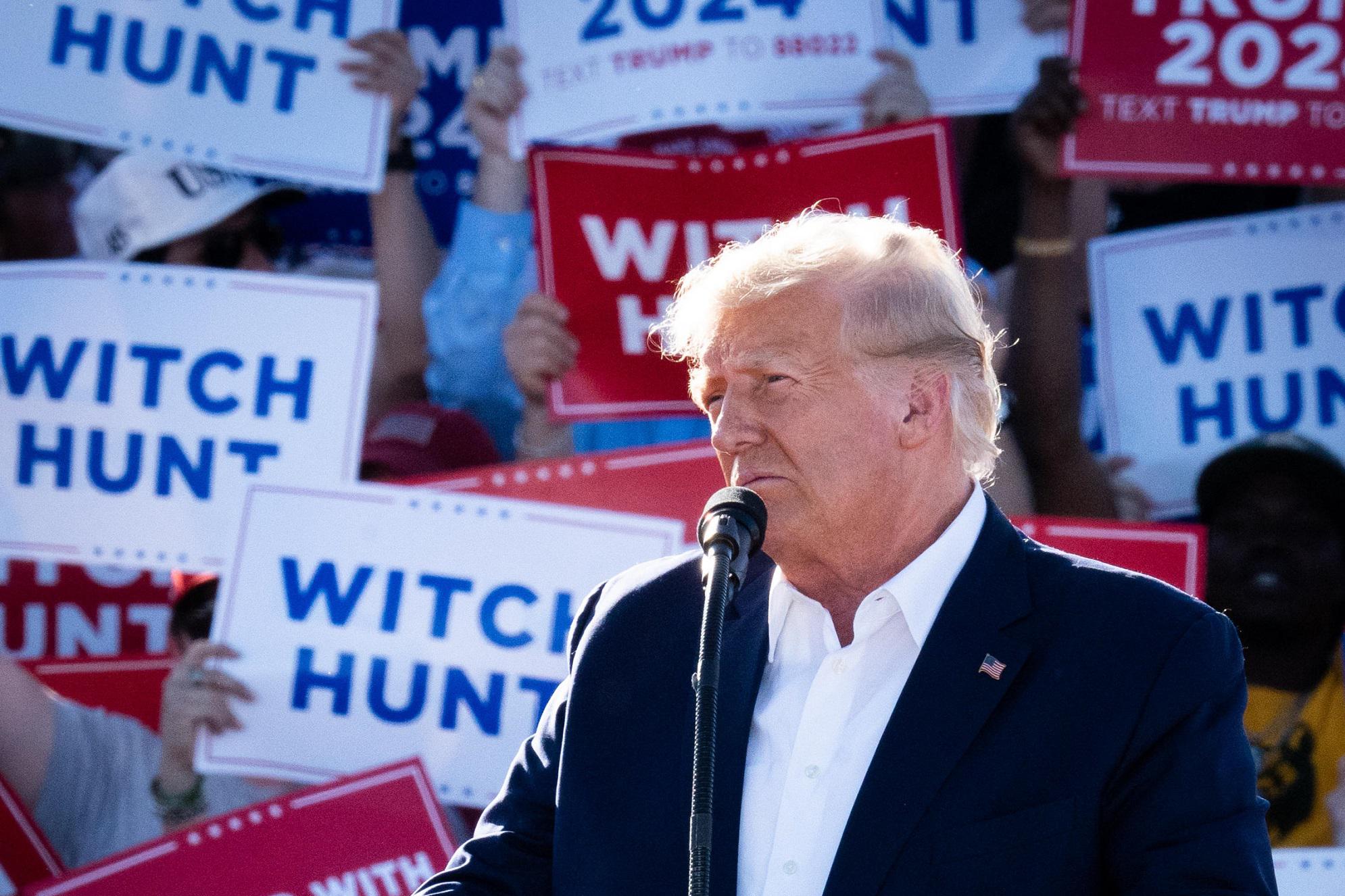 Trump incriminato per caso Stormy Daniels: "Oltre 30 capi d'accusa"