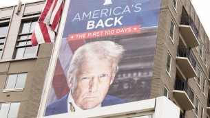 Trump lancia l'auto-deportazione, mille dollari a migranti per lasciare gli Usa
