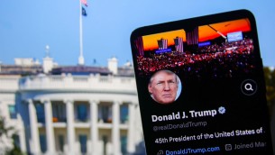 Trump, oggi l'insediamento: cerimonia indoor, il programma del presidente
