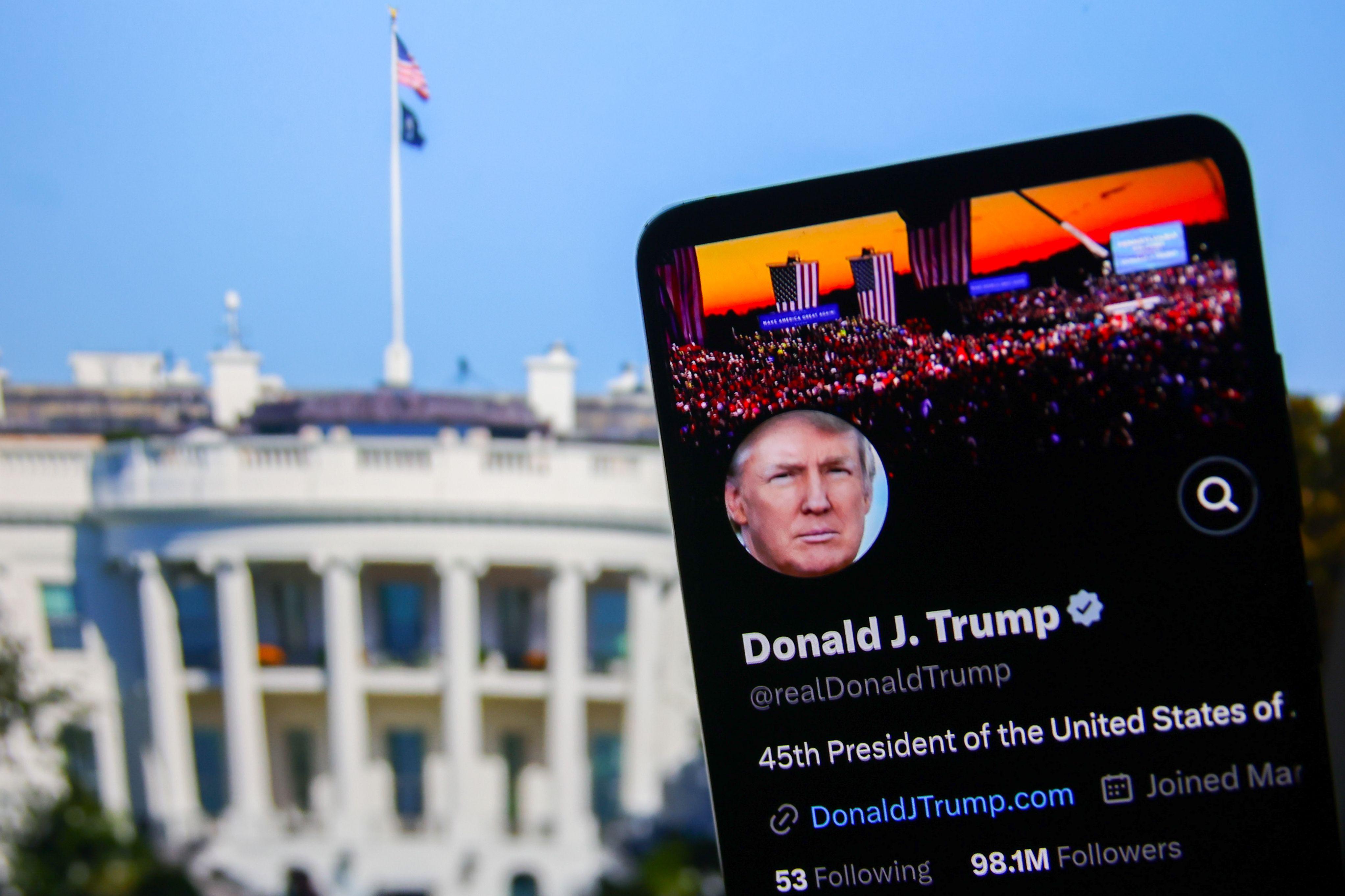 Trump, oggi l'insediamento: cerimonia indoor, il programma del presidente