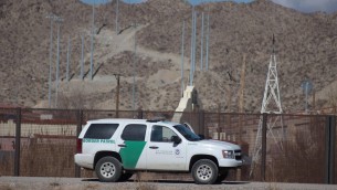 Trump ordina rimpatrio migranti in base a legge del 1798, stop del giudice