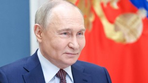 Trump-Putin, auguri tra nonni e dialogo su Ucraina: la telefonata secondo Mosca