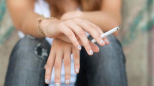Tumori, almeno 1 sigaretta per 17% adolescenti, Aiot: "A scuola prevenzione cancro polmone"