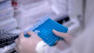 Tumori, Sos oncologi: "In Italia 14 mesi per accedere a nuovi farmaci"