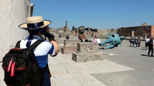 Turista incide il suo nome su una domus di Pompei, denunciato