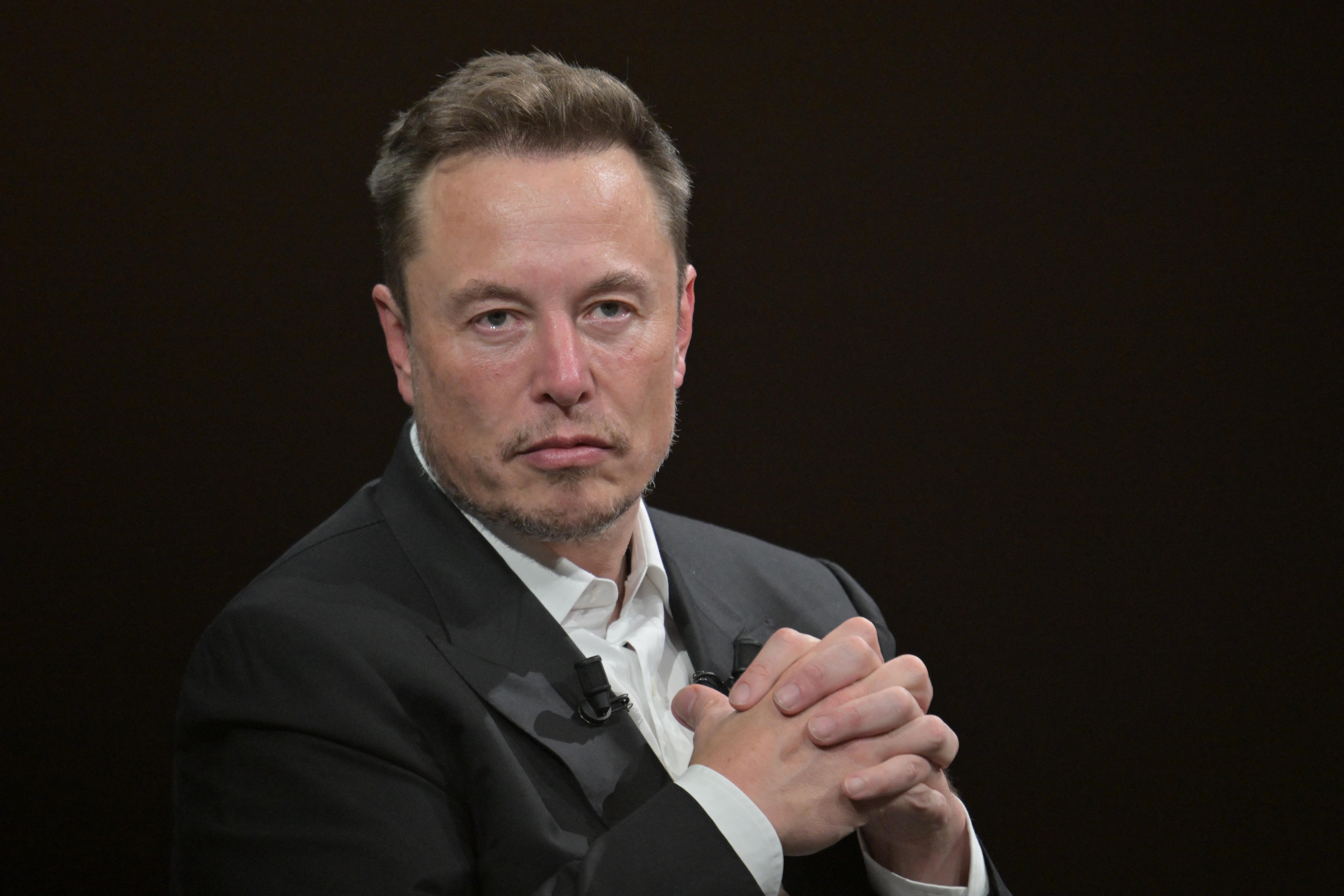 Twitter, Elon Musk dice addio all'uccellino e annuncia nuovo logo