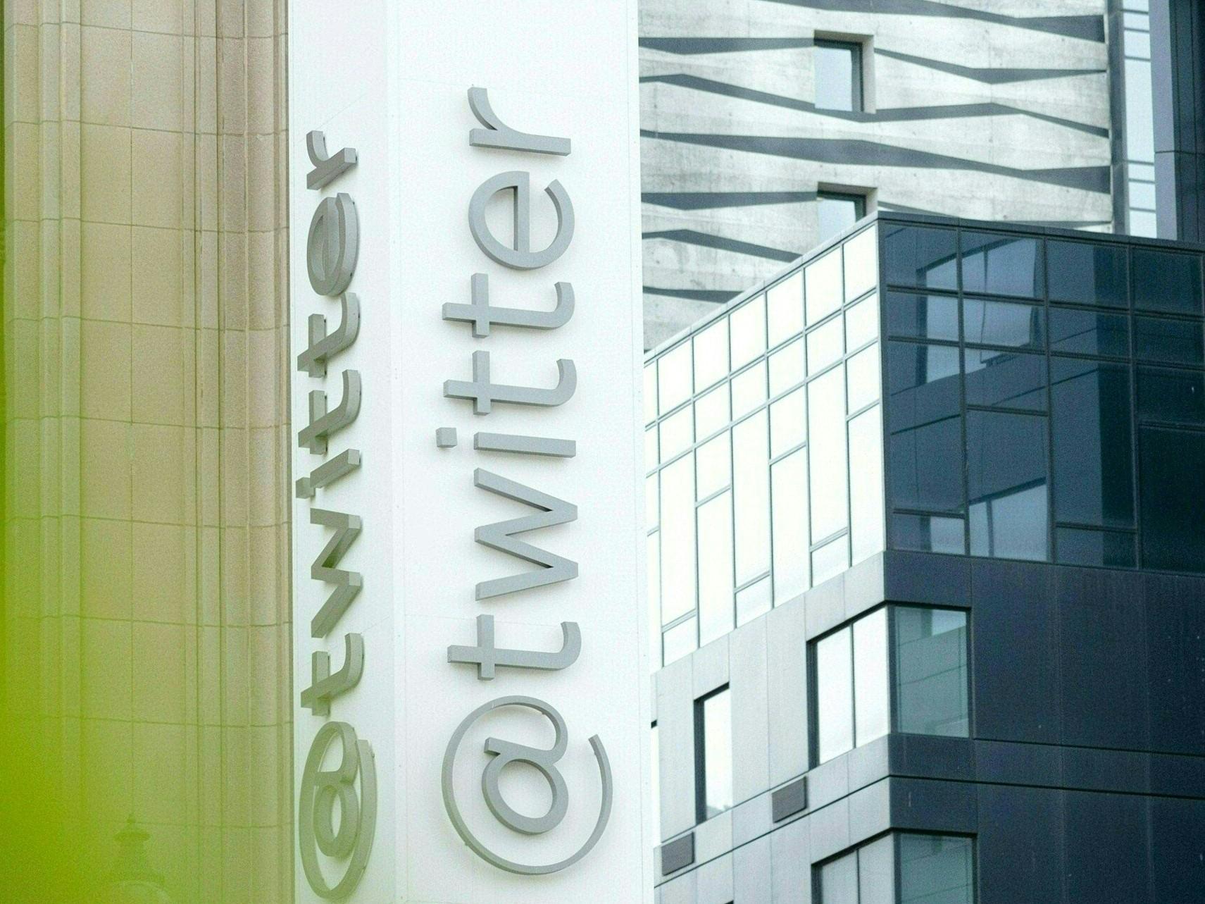 Twitter, Musk lancia sondaggio su ritorno Trump sul social