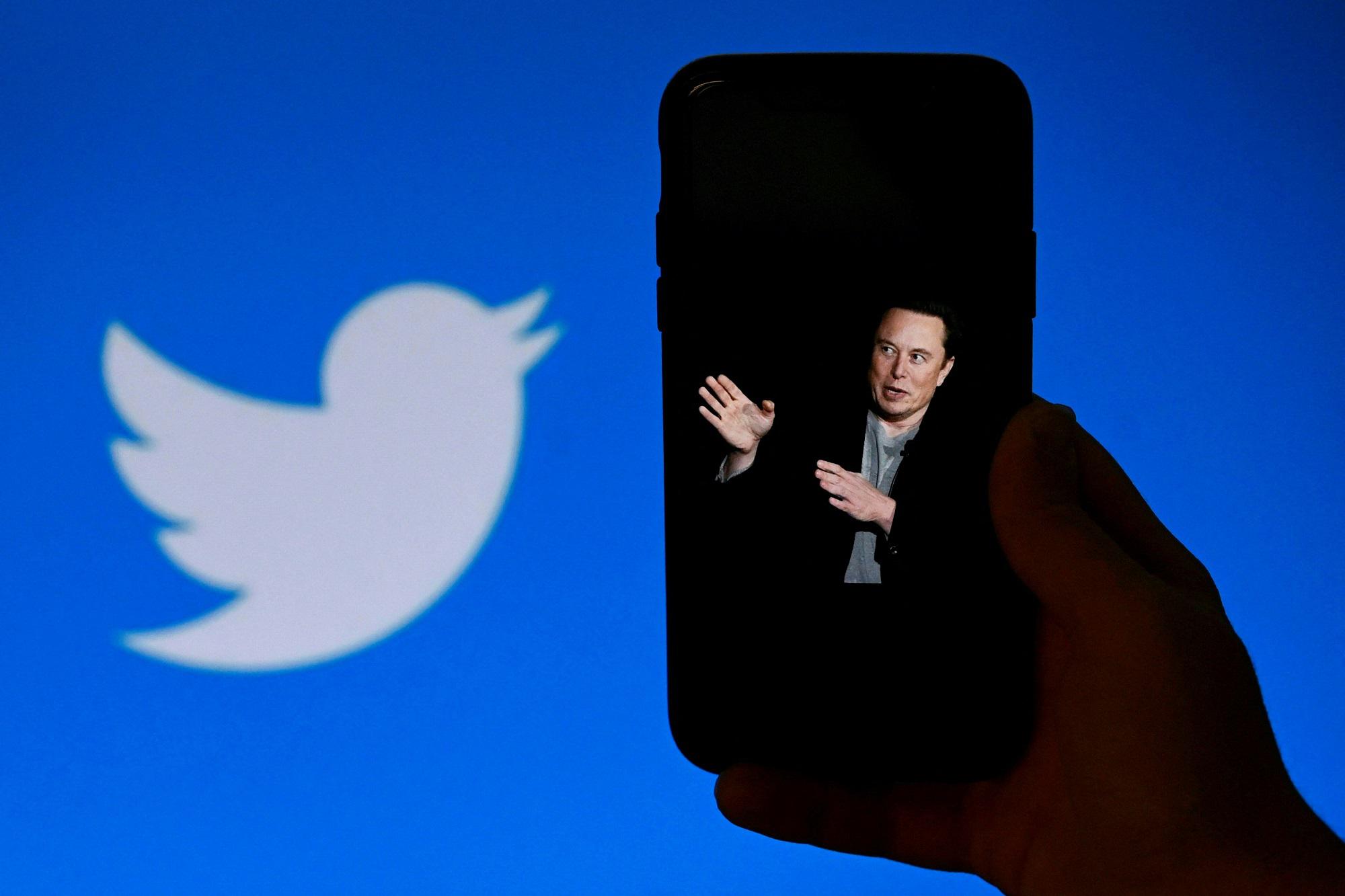 Twitter, Musk sospende account giornalisti accusati di 'doxxarlo'
