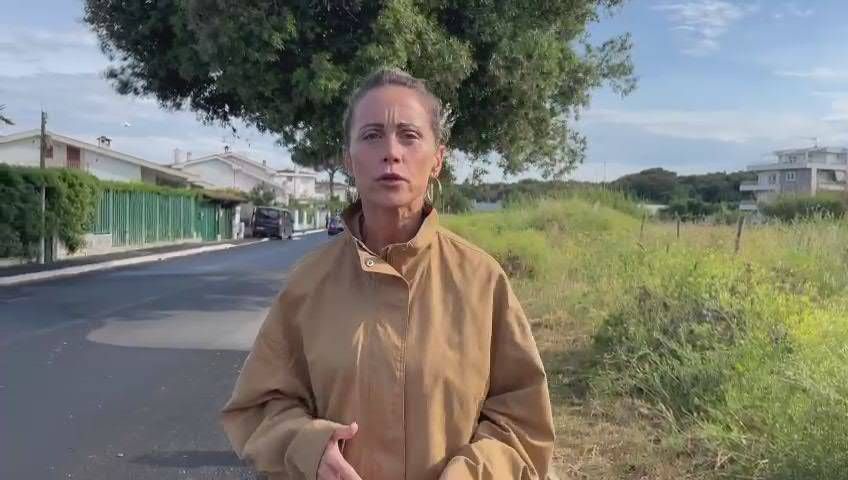 Uccisa a Fregene, giallo sul litorale di Roma: le videonews dalla nostra inviata
