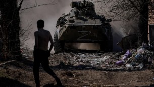 Ucraina, 007 Gb: "Russia usa vecchi blindati come autobombe"