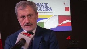 Ucraina, Alemanno a fiaccolata in Campidoglio: "Mobilitazione trasversale contro la guerra"