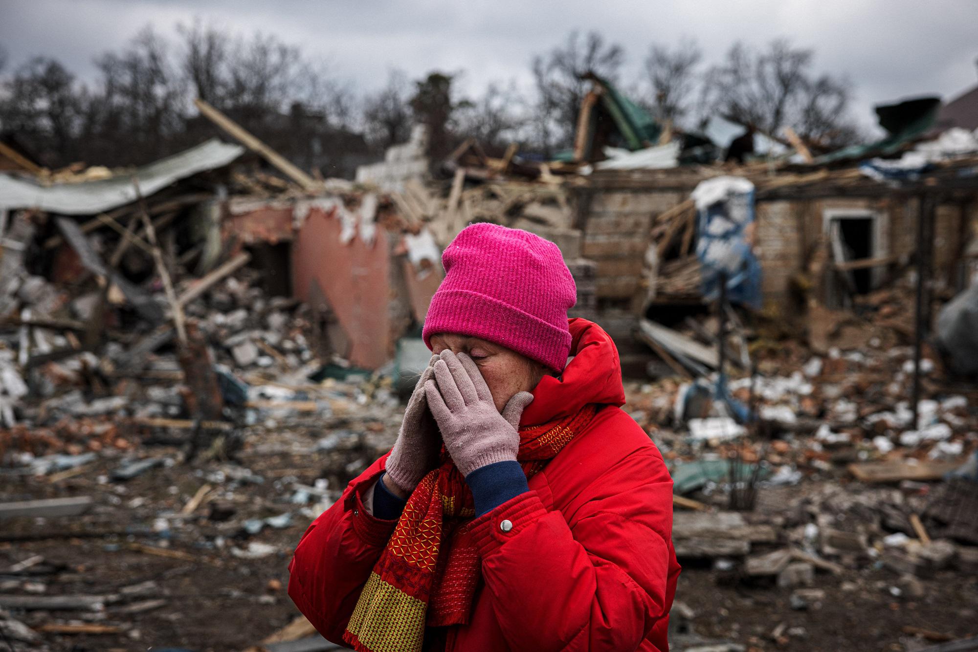 Ucraina, Alevtina racconta la fuga: "Mariupol come la Fenice, risorgerà dalle ceneri"
