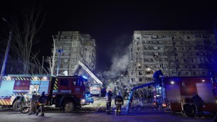 Ucraina, almeno 20 morti in raid russo su Dnipro: si scava tra le macerie