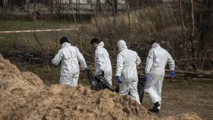 Ucraina, arcivescovo Kiev: "500 cadaveri in fossa comune con mani legate"