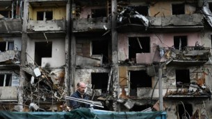 Ucraina, attacchi con droni nella notte: un morto a Kiev
