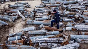Ucraina, attacchi e strategia Russia: lo scenario di guerra secondo 007 e analisti