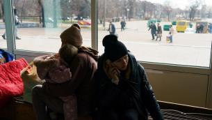 Ucraina, attacco teatro Mariupol: da satellite visibile scritta 'bambini' in cortile