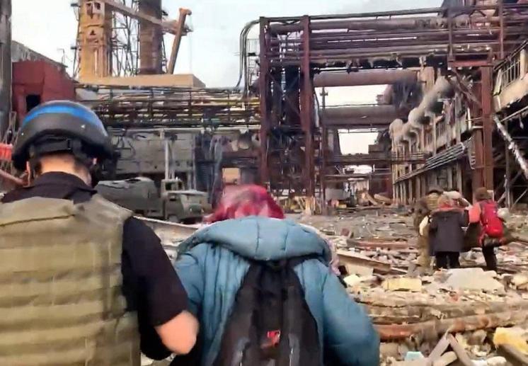 Ucraina, Azov smentisce resa: "Bandiera bianca per evacuazione cittadini"