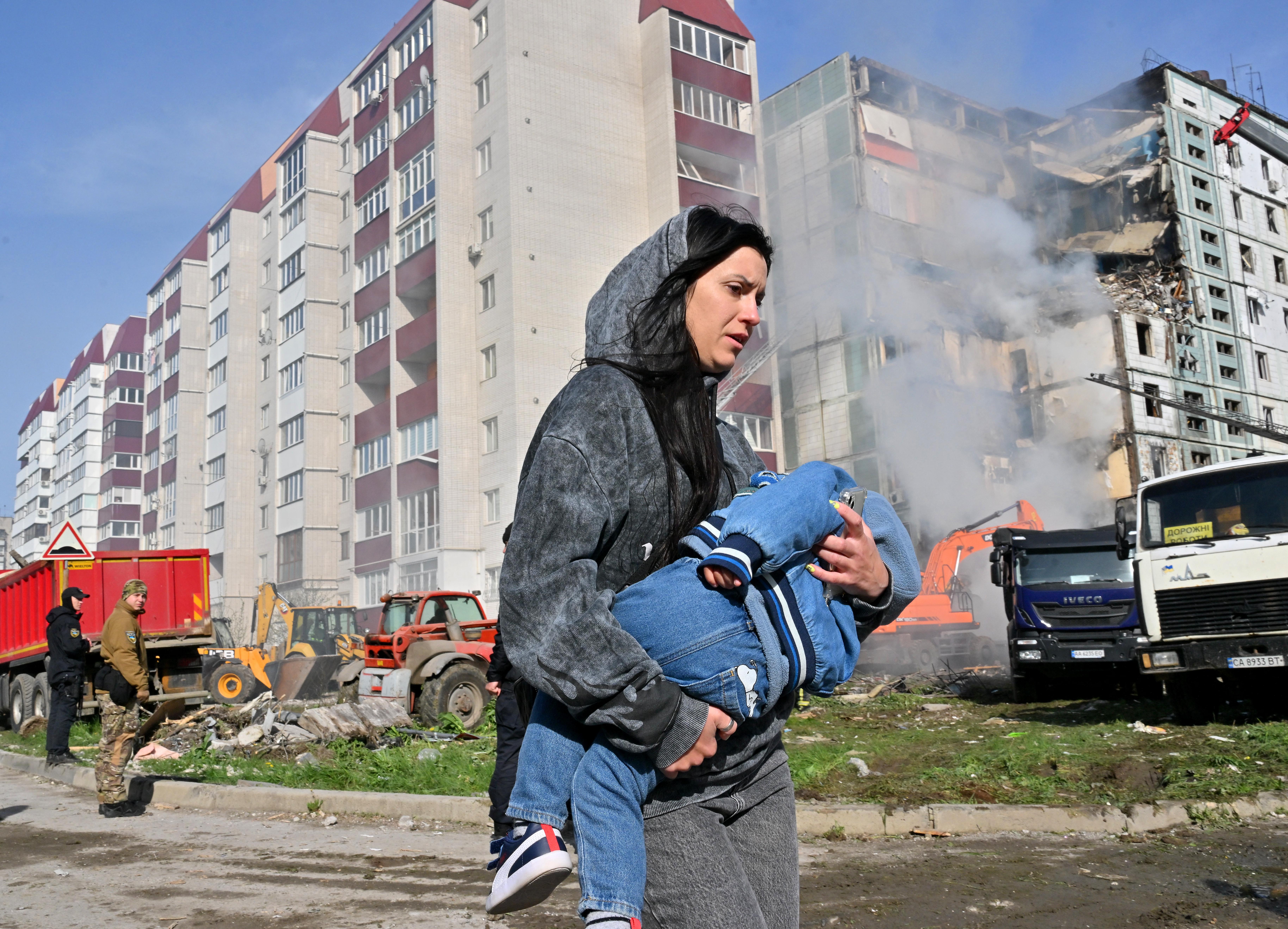 Ucraina, bombe su Vovchansk e Ivashky